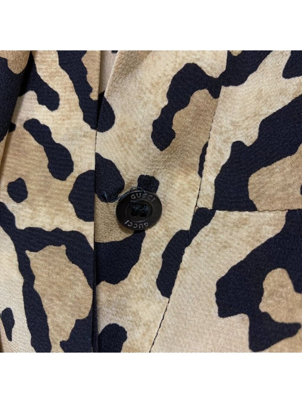 Gucci Leopard Print Bowtie Long Sleeve Silk Blouse 40 Beige Black - Picture 5 of 13